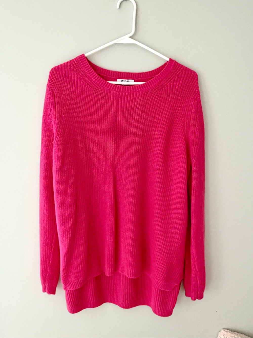 Hot pink/magenta 525 America crewneck sweater
